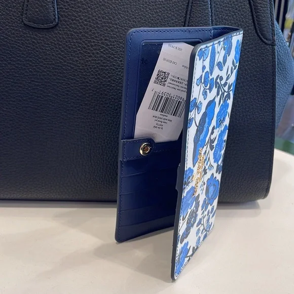 Kate Spade Madison Vase Floral Large Slim Bifold Wallet
Blue Multi
NWT - Picture 15 of 16